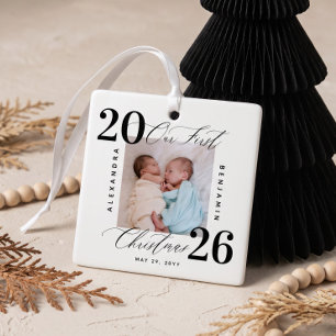 Ornement En Céramique Élégant Script Notre Premier Noël Jumeaux Photo Bé