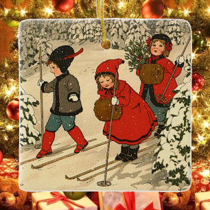 Ornement En Céramique Enfants vintage skiant à travers une forêt enneigé