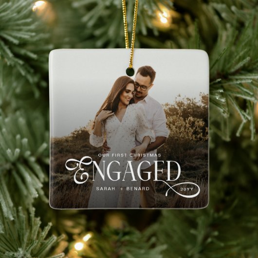 Ornement En Céramique First Christmas Engaged Chic Couples Photo (Arbre)