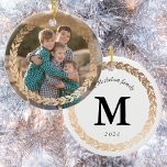 Ornement En Céramique Gold Garland Elegant Photo et Monogramme Blanc<br><div class="desc">Habiller votre sapin de Noël dans un style classique noir, blanc et doré brillant avec une photo de famille préférée sur ce ornement de porcelaine à deux côtés et personnalisée. Personnalisez le dos avec votre nom de famille, monogramme et l'année pour créer un souvenir unique que vous aimerez pour les...</div>