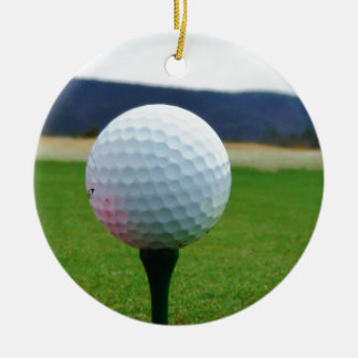 Ornement En Céramique Golf Ball sur un terrain de golf de montagne
