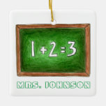 Ornement En Céramique Green Chalkboard Ardoise classe Enseignant<br><div class="desc">L'ornement présente une illustration originale d'une ardoise de tableau de classe vert avec une simple équation mathématique écrite à la craie. Personnalisez-vous simplement pour une appréciation de professeur unique ou cadeau de vacances pour enseignant. Cette conception est également disponible sur d'autres produits. Ne vois-tu pas ce que tu cherches ?...</div>