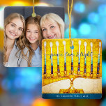 Ornement En Céramique Hanoukka Photo Peace Love Lumière Menorah Jaune<br><div class="desc">"Paix, amour et lumière." Un gros plan photo numérique illustration d'une menorah d'art brillante, colorée, jaune et or, et un script de calligraphie manuscrit, avec votre nom personnalisé, vous aide à inaugurer les vacances d'Hanoukka dans le style. Sur le dos, votre photo personnalisée. Sentez la chaleur et la joie de...</div>