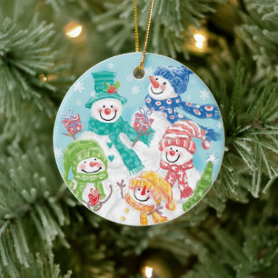 Ornement En Céramique Jolie famille des neigeurs de Noël dans la neige