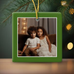 Ornement En Céramique Joyeux Noël avec 1 photo - vert simple face<br><div class="desc">Ajoutez une photo à cette jolie illustration de vacances - parfaite pour les enfants. Une photo simple et moderne pour faire un enveloppement mémorable sous votre arbre. Une police de script minimale moderne avec un endroit pour télécharger 1 photo carré.</div>