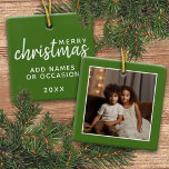 Ornement En Céramique Joyeux Noël avec une photo Carré - vert<br><div class="desc">Ajoutez une photo à cette jolie illustration de vacances - parfaite pour les enfants. Une photo simple et moderne pour faire un enveloppement mémorable sous votre arbre. Une police de script minimale moderne avec un endroit pour télécharger 1 photo carré.</div>