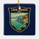 Ornement En Céramique Lago di Garda Italia Travel Art Vintage<br><div class="desc">Design vectoriel du lac de Garde. Le lac de Garde,  dans le nord de l'Italie,  est connu pour ses eaux cristallines. A l'extrémité sud,  la ville de Sirmione est dominée par la Rocca Scaligera,  une forteresse avec vue sur le port.</div>