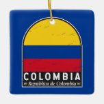 Ornement En Céramique L'emblème du drapeau colombien est Vintage<br><div class="desc">L'emblème en relief de la Colombie arborant le drapeau et les armoiries.</div>