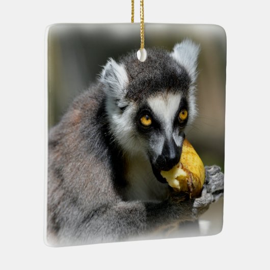 Ornement En Céramique Lémurien à queue cerclée mangeant une banane (Droite)