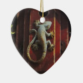 Ornement En Céramique lézard gris sur bois usé (Droite)