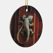 Ornement En Céramique lézard gris sur bois usé (Droite)