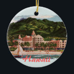 Ornement En Céramique L'hôtel hawaïen royal<br><div class="desc">Image vintage de l'hôtel hawaïen royal dans des couleurs lumineuses et vives.</div>