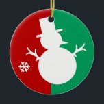 Ornement En Céramique Logo de Snowman<br><div class="desc">Soyez le cadeau de Noël le plus précieux avec ce joyeux design de bonhomme de neige de style logo sportif de vacances rouge et vert. C'est une façon classique de dire que j'aime la saison des Fêtes. Ho qui a mis ce joli ornement sur ton arbre aujourd'hui !</div>
