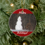 Ornement En Céramique L'Ornement Snowman Souriant<br><div class="desc">Un joyeux ornement de bonhomme de neige fait un grand ornement photo de pays pour un arbre de Noël à l'ancienne!</div>
