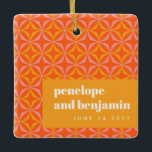 Ornement En Céramique Mariage de typographie orange jaune personnalisé<br><div class="desc">Personnalisé Moderne Orange et Jaune Typographie Mariage en céramique</div>