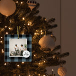 Ornement En Céramique Meilleur Cadeau Grand-Père En Plaque Bleue Et Noir<br><div class="desc">Ce cadeau Best Grandpa Plaid Bleu et Noir est une façon réfléchie et unique de montrer votre appréciation et votre amour pour votre grand-père.Le cadre est fait d'un tissu plaid de haute qualité, bleu et noir qui lui donne une atmosphère rustique et charmante. Les mots "Best Grandpa" sont brodés sur...</div>