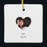 Ornement En Céramique Minimaliste J'aime ma femme photo<br><div class="desc">Coeur minimaliste noir et blanc de Noël J'aime ma femme Photo Céramique Ornement avec des espaces blancs larges et propres, texte personnalisé avec les noms, célébrations de conservation (mariage, fiançailles, noël, nouvel an ou tout événement spécial) et un arrière - plan moderne pointillé de flocons de neige sur le dos...</div>
