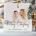 Ornement En Céramique Minuscule photo Joyeux Noël Gris Script<br><div class="desc">Souhaitez à la famille et aux amis comme spécial Joyeux Noël avec ce ornement minimaliste moderne photo keepsaké. Le texte en gris charbon dit "Joyeux Noël" dans un script d'écriture manuscrite tendance. Remplacez facilement l'exemple d'image par votre photo préférée, et ajoutez votre nom de famille ou prénom et l'année ci-dessous....</div>