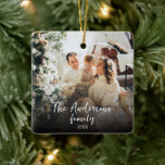 Ornement En Céramique Moderne Élégant minimaliste Calligraphie Famille P<br><div class="desc">Une création de votre propre ornement de famille de typographie simple et élégant. un souvenir parfait pour vos voeux de Noël pour garder le moment capturé pour toujours. Cette décoration unique et chic a une élégante typographie exceptionnelle du nom et de l'année de la famille qui sont personnalisables en cliquant...</div>