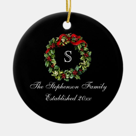 Ornement En Céramique Monogramme classique Holly Wreath Custom Christmas (Devant)
