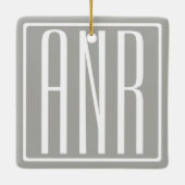 Ornement En Céramique Monogramme initial | Blanc sur gris clair (Dos)