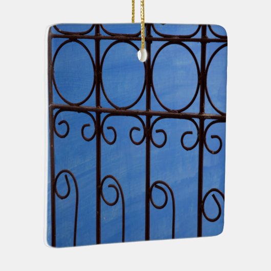 Ornement En Céramique motif en fer en bleu, Cuba (Droite)