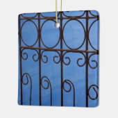 Ornement En Céramique motif en fer en bleu, Cuba (Gauche)