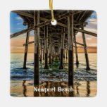 Ornement En Céramique Newport Beach Balboa Pier<br><div class="desc">Magnifique plage de Newport en Californie du Sud avec la jetée Balboa. Cette décoration aux deux côtés est vibrante avec des vues différentes et fait un grand souvenir de vacances.</div>