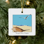 Ornement En Céramique Newport News, VA Horseshoe Crab Seagull Beach<br><div class="desc">Ornement avec un crabe en fer à cheval 2 dimensions avec une image de goéland de mer survolant la plage avec des vagues. Date personnalisable au dos. Newport News,  Virginie devant à Baskerville Police</div>