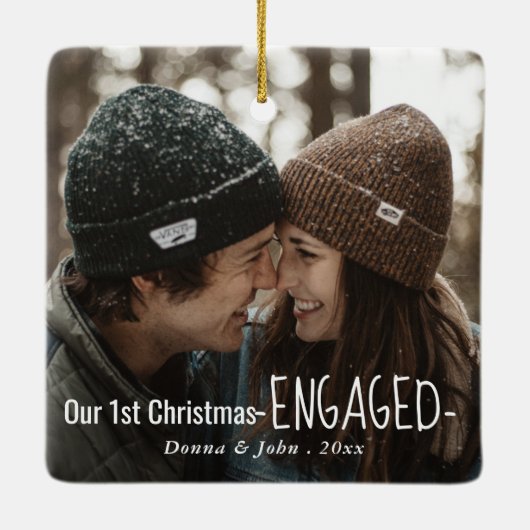 Ornement En Céramique Notre premier Noël Engagé Script photo élégante (Dos)