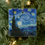 Ornement En Céramique Nuit étoilée | Vincent Van Gogh<br><div class="desc">Starry Night (1889) de l'artiste néerlandais Vincent Van Gogh. L'oeuvre originale est une huile sur toile représentant un ciel nocturne post-impressionniste énergique dans des tons moody bleu et jaune. Utilisez les outils de conception pour ajouter du texte personnalisé ou personnaliser l'image.</div>