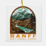 Ornement En Céramique Parc national Banff Canada Vintage Voyage<br><div class="desc">Création d'oeuvres vectorielles du parc national Banff. Le parc est le premier parc national du Canada et fait partie des parcs des Rocheuses du Canada,  site du patrimoine mondial de l’UNESCO.</div>