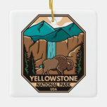 Ornement En Céramique Parc national de Yellowstone Rétro minime de bison<br><div class="desc">Design vectoriel de Yellowstone. Le parc comprend des canyons spectaculaires,  des rivières alpines,  des forêts luxuriantes,  des sources chaudes et des geysers qui brassent,  dont son plus célèbre,  Old Faithful.</div>