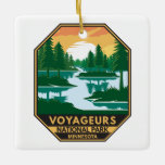 Ornement En Céramique Parc national des Voyageurs Emblème de coucher de<br><div class="desc">Conception d'oeuvres vectorielles Voyageurs. Le parc s'étend sur une vaste superficie et est réputé pour ses forêts,  ses voies d'eau et ses immenses lacs pluviaux,  Kabetogama et Namakan.</div>