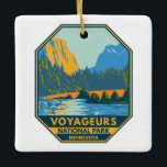 Ornement En Céramique Parc national des Voyageurs Vintage<br><div class="desc">Conception d'oeuvres vectorielles Voyageurs. Le parc s'étend sur une vaste superficie et est réputé pour ses forêts,  ses voies d'eau et ses immenses lacs pluviaux,  Kabetogama et Namakan.</div>