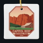 Ornement En Céramique Parc national du Capitol Reef Ranch Vintage<br><div class="desc">Design d'illustration vectorielle de Capitol Reef. Le parc entoure une longue ridée sur la terre connue sous le nom de Waterpocket Fold,  avec des couches de grès doré,  des canyons et des formations rocheuses frappantes.</div>