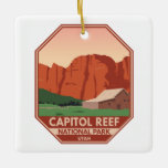 Ornement En Céramique Parc national du Capitol Reef Ranch Vintage<br><div class="desc">Design d'illustration vectorielle de Capitol Reef. Le parc entoure une longue ridée sur la terre connue sous le nom de Waterpocket Fold,  avec des couches de grès doré,  des canyons et des formations rocheuses frappantes.</div>