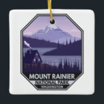 Ornement En Céramique Parc national du Mont Rainier Washington Cabine Re<br><div class="desc">Conception de l'illustration vectorielle de Mount Rainier. Le parc est entouré de vallées,  de cascades et de prairies subalpines.</div>
