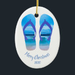 Ornement En Céramique Personnalisé Dated Christmas Beach Scène Flip Flop<br><div class="desc">Souhaitez à quelqu'un un Joyeux Noël avec ce personnage daté de la scène de plage Flip Flops pour ceux qui aiment les plages ou l'océan</div>