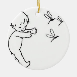 Ornement En Céramique Petit bébé mignon chassant des libellules,