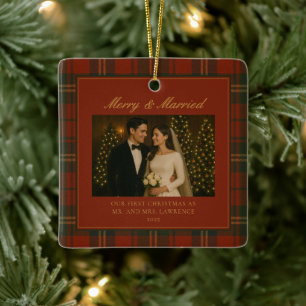 Ornement En Céramique Photo de Noël de jeunes mariés «Merry & Married»