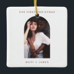 Ornement En Céramique Photo minimaliste simple Joyeux et Marié<br><div class="desc">Simple minimaliste marron marron marron marron marron marron de bois Arc | Joyeux et marié en céramique ornement</div>