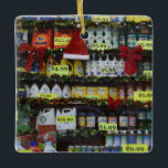 Ornement En Céramique Photographie de la boutique de rabais NYC de Noël<br><div class="desc">Il présente une photo originale en couleur de chapeaux de Père Noël dans la fenêtre du magasin discount sur l'Upper West Side de Manhattan. Photographié à New York. De nombreuses autres photographies et illustrations de NYC sont également disponibles dans cette boutique. Ne vois-tu pas exactement ce que tu cherches ?...</div>