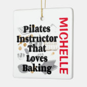 Ornement En Céramique Pilates Instructor Aime Baking CUSTOM (Gauche)