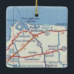Ornement En Céramique Port Jefferson NY<br><div class="desc">L'ornement de Noël de Port Jefferson NY a été réalisé avec une carte vintage des années 1950,  avant les autoroutes inter-États.</div>