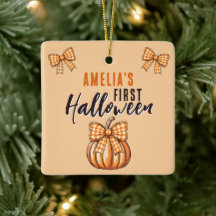 Première citrouille de Halloween de bébé avec un n