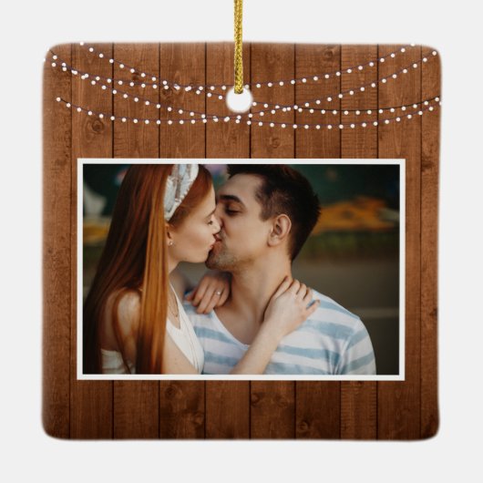 Ornement En Céramique Première Noël Engagé Rustic String Lights Photo (Dos)