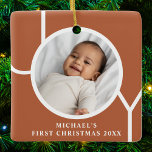 Ornement En Céramique Première photo de Noël du bébé garçon Terracotta<br><div class="desc">Ce simple Baby Boy's First Christmas Photo Ornament est décoré avec le mot JOY sur un arrière - plan en terre cuite. Facilement personnalisable avec votre photo,  nom et année.</div>