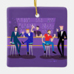 Ornement en céramique Retro Gay Bar<br><div class="desc">Ce design personnalisé Retro Gay Bar Ceramic Christmas Ornament est violet, kitschy, et absolument fabuleux! Assis sur des tabourets modernes du milieu du siècle, buvant leurs boissons amusantes et roses, ces messieurs les plus appétissants ont une longue période gay. Le barman avec un cravate rose est déjà en train de...</div>