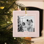Ornement En Céramique Rose et blanc modernes | Photo de famille | Initia<br><div class="desc">cette photo de famille moderne rose et blanc dégage un sentiment de convivialité,  d'amour et de style contemporain. Il saisit un moment de joie et d'unité,  mettant en valeur la beauté de la famille et leur lien harmonieux.</div>